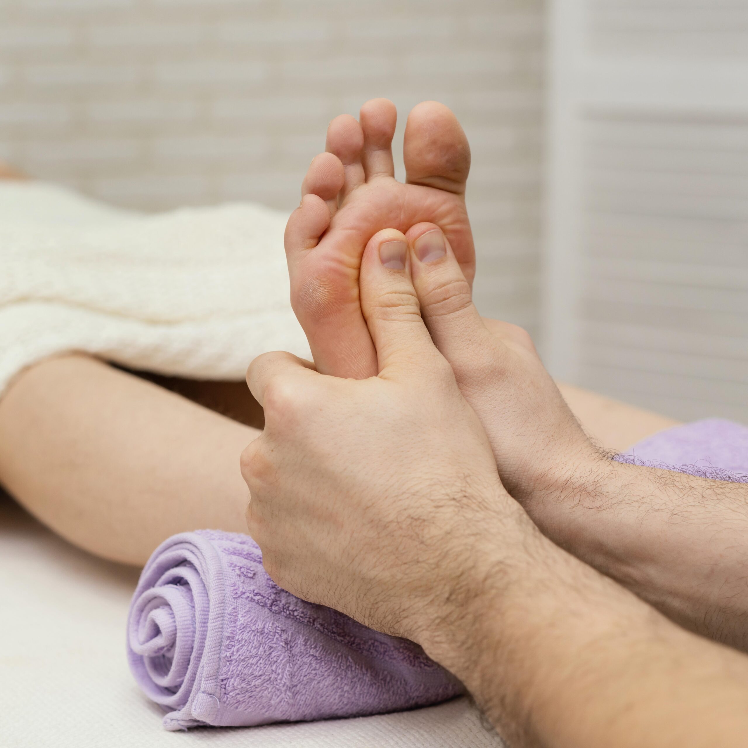 You are currently viewing Postpartum Balance: Supporting Both Mind & Body Through Reflexology